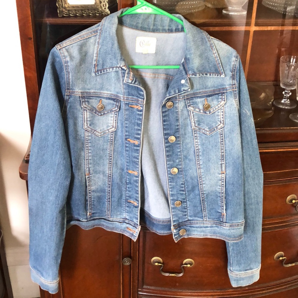 ✨3/$10 ✨- Blue jean jacket